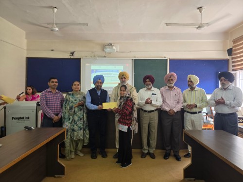  2026-03-05 Government College Retired Teachers Welfare Association Punjab Distributed Scholarship Cheques To 17 Students